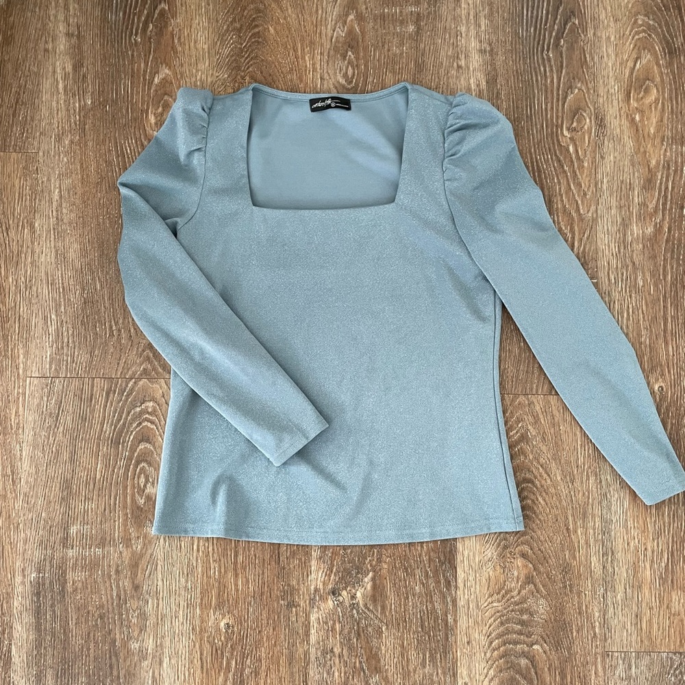 Square Neckline, Shimmered Top